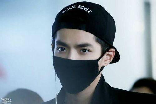 国产口罩男和S受视频,揭秘网络热传视频背后的故事  第2张